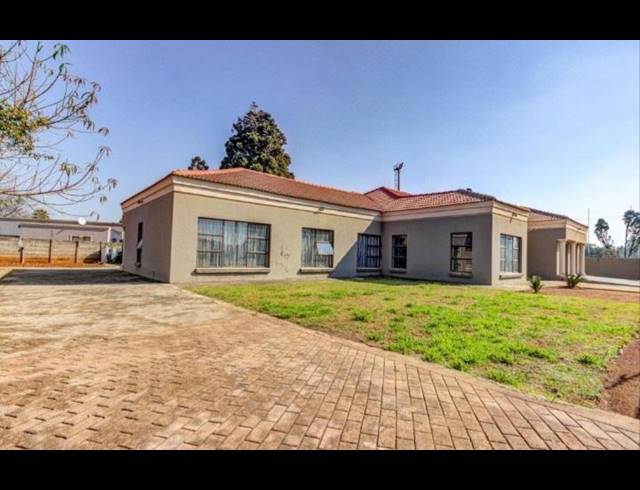 4 BEDROOM HOUSE FOR SALE IN CLAYVILLE